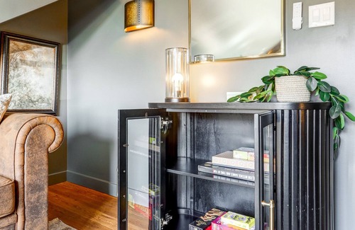 New Holland House | The Carriage House, Cozy & Family Friendly Farm Stay