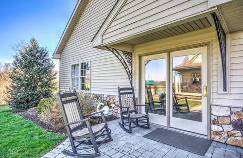 New Holland House | The Carriage House, Cozy & Family Friendly Farm Stay