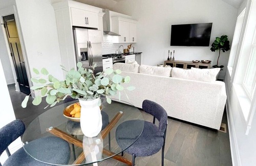 Ohio City Apartment | The Carriage House | Walkable To West 25th