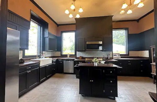 Mount Pleasant House | The Carriage Suite w/Private Bathroom