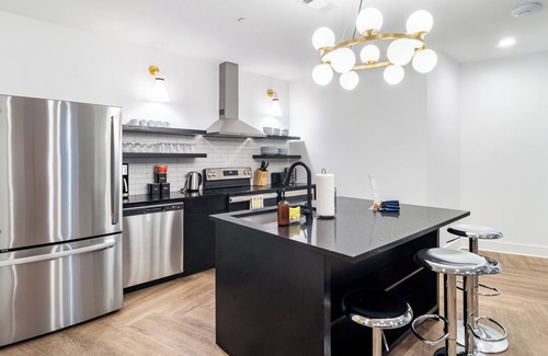 Historic Edgefield House | The Carter Buyout - 2 Units by AvantStay | 2 Prvt Units, Sleeps 24