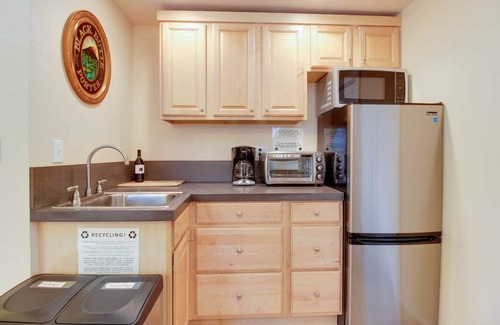 Bend House | The Cascade River Trail Retreat - a short walk to river & downtown! Pets OK!