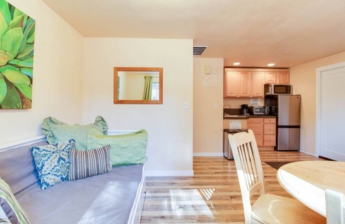 Bend House | The Cascade River Trail Retreat - a short walk to river & downtown! Pets OK!