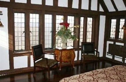 Ringwood Bed & Breakfast | The Castle at Skylands Manor