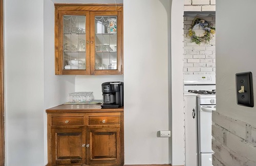 Ottawa House | The Castle is back! 4 BR/3.5 BA, Game Room! 1 mile from University of Toledo!