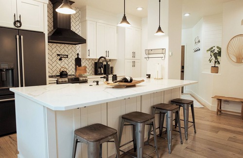 Dundee House | The Cellar, Dundee Wine Country Home, Walk to wineries!
