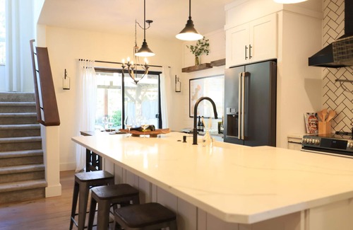 Dundee House | The Cellar, Dundee Wine Country Home, Walk to wineries!