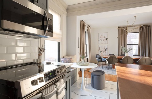 Italian Village House | The Century House: 5 Bedroom near OSU, Short North Arts District, Convention Ctr