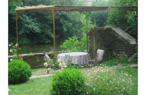 Mareuil-Sur-Lay-Dissais House | The charm at the water's'edge