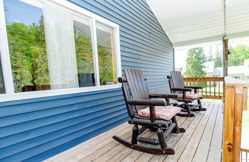 Eustis Ski Chalet | The Chalet 7 bedroom near Sugarloaf, Snowmobile/UTV, Hiking, Golf and Flagstaff