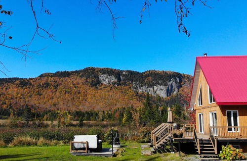 Saint-Raymond Ski Chalet | The Chalet du Cap offers an enchanting setting at the foot of the mountains.