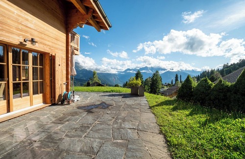 Ollon Ski Chalet | The chalet is located in Chesières, just next to Villars, 1.5km from the departure of the Roc d'Orsa