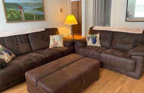 Hammondsport House | The Champagne Suite 2
