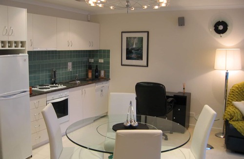 George Town Apartment | The Charles Robbins