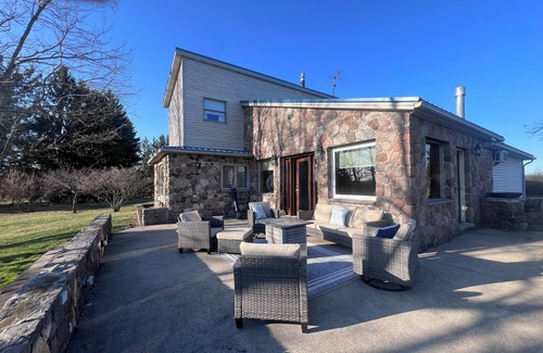 South Lima House | The Charleston House- Steps from 2 Golf Courses Perfect Fingerlakes Getaway