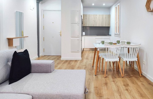 San Pablo Apartment | The Charm of Casco II by Alogest