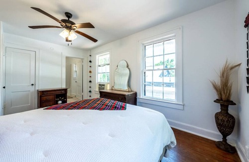 Cherrywood House | The Charmer, Super Close to UT + Downtown
