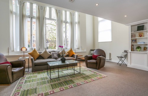 Earl's Court Apartment | The Charming Apartment definitely has the ‘wow’ factor you are looking for!