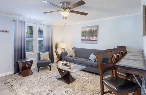Gastonia House | The Charming City Cottage