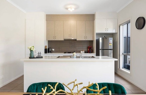 Largs North House | The Charming Living 3BR Townhouse/Perfect Vacation