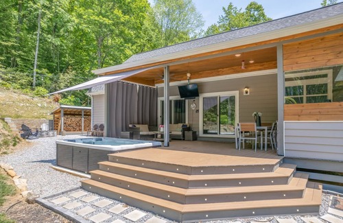 Hendersonville House | The Charming Place A peaceful place near Hendersonville, with game room, hot tub and pet friendly!