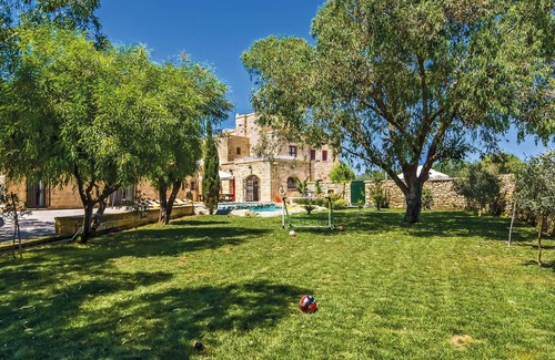 Misraħ Strejnu Villa | The Chateau - Stunning Huge Villa with Private Pool, Garden & Playing Area