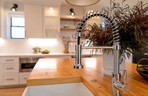 Ohio City House | The Chatham Manor | Chef's Kitchen | Hot Tub | 4BR 2.5 Baths | 10 Guests