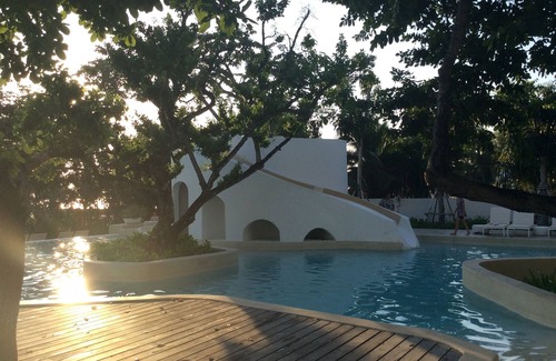 Nong Kae Apartment | The Che pool access beachfront by Away