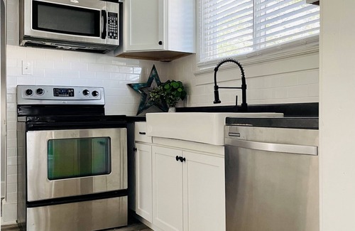 Evansville House | The Chic Shack | Centrally Located 2BR/1BA Home