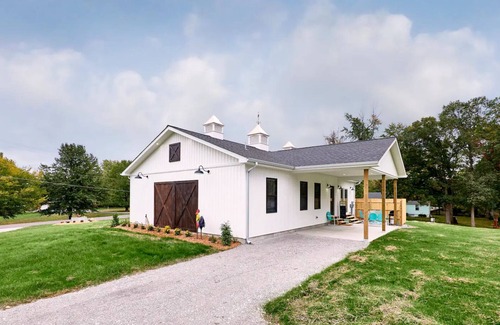 Troy House | The Chicken Coop on Highway H