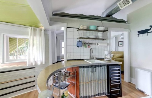 Cuyler - Brownsville House | The Chicken Shack, Funky | Eclectic | Dog-Friendly