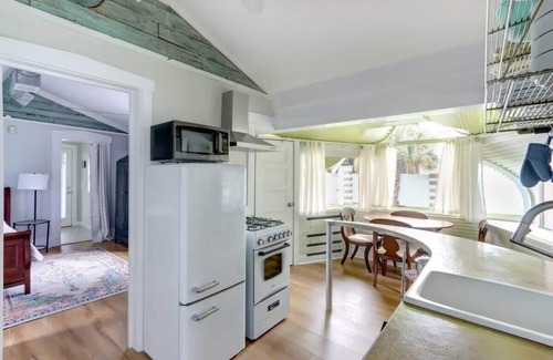 Cuyler - Brownsville House | The Chicken Shack, Funky | Eclectic | Dog-Friendly