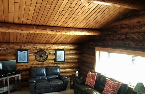 College Cabin | The Chinook Log Cabin