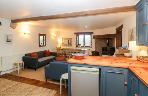 Loddiswell Cottage | THE CIDER BARN, pet friendly, with open fire in Loddiswell