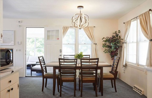 New London House | THE CLASSIC OCEAN BEACH HOUSE: 6 QUEEN 1 SOFA BED