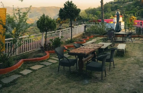 Kaul Villa | The Clay House, Mukteshwar by Ebony Stays |Cosy 4BHK Villa with Himalayan Views