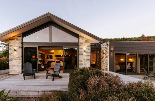 Wanaka House | The Clearview House | Lake View | Sleeps 9
