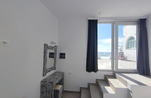 Megalochori Apartment | The Cliff Reflections - Adults Only
