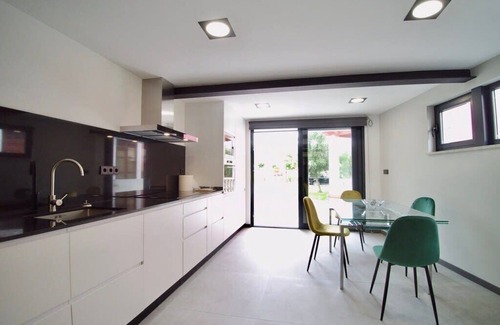 Viveiro House | The Cliffs - Port Celeiro