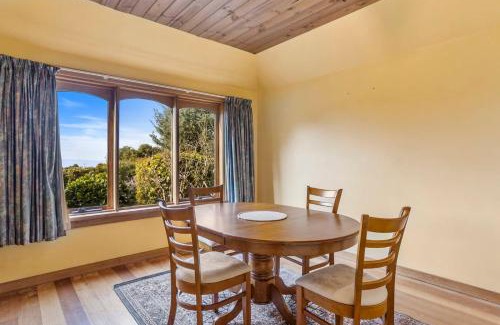 Kettering Villa | The Clocktower - Serene Stay at Herons Rise Vineyard