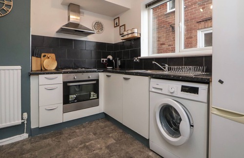 Hoole Cottage | THE CLOUD HOUSE @ HOOLE, pet friendly, with a garden in Hoole