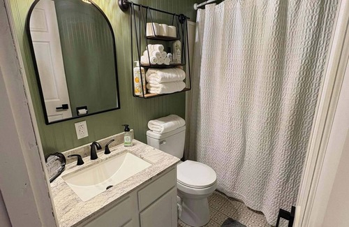 Rolla Cottage | The Clover Cottage - Rolla's St.Pat's Themed house near S&T, Acorn Trail & more!