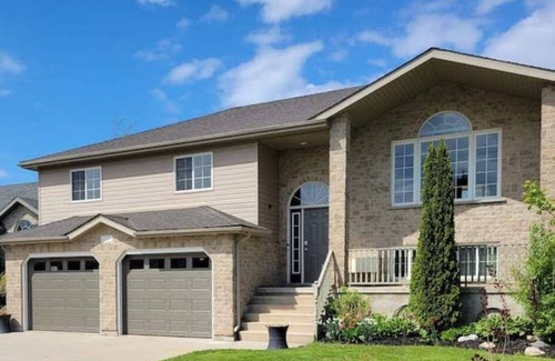 Port Elgin House | The Clubhouse - Welcome to Port Elgin, Ontario.
