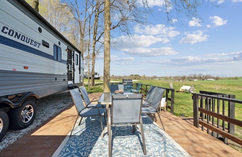 Langworthy RV Rental | The Coastal Conquest Camper Rental, located on Silver Lake in Delhi, IA