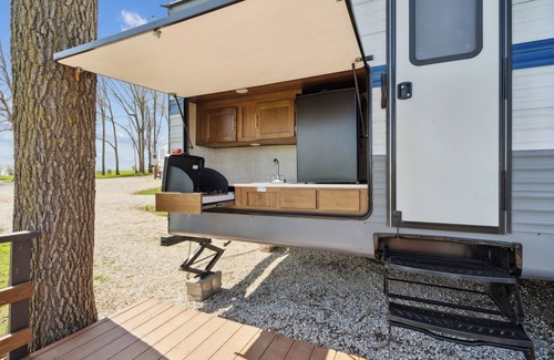 Langworthy RV Rental | The Coastal Conquest Camper Rental, located on Silver Lake in Delhi, IA
