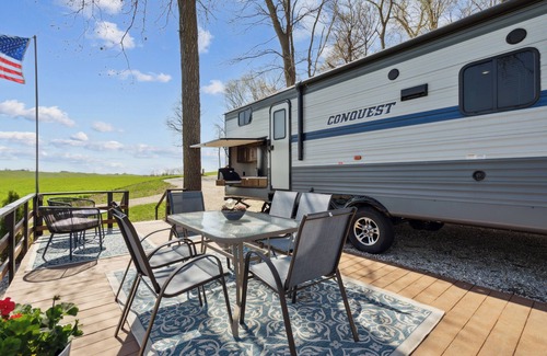 Langworthy RV Rental | The Coastal Conquest Camper Rental, located on Silver Lake in Delhi, IA