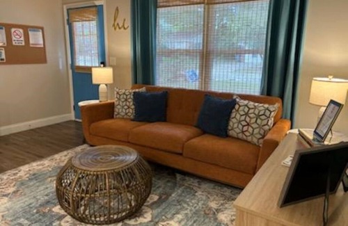 North Charleston House | The Coastal Haven/King Bed/WIFI/Near Shopping & Dining