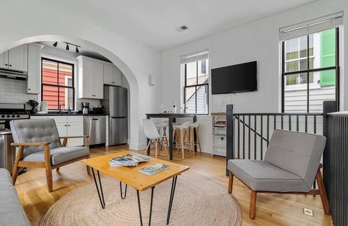 Cannonborough Elliotborough House | The Cobalt | 3bd Steps from King St!