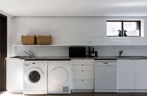 Sunshine Beach Villa | The Coconut Palm TWO - beach, cafes and pet friendly