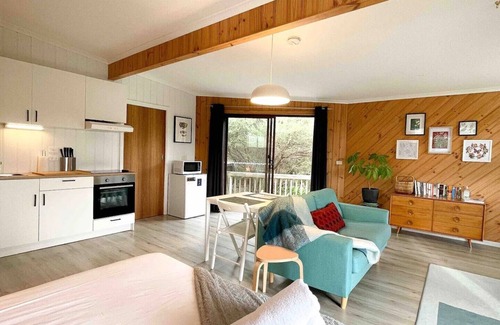 Coles Bay Apartment | The Coles Bay Studio - Centrally located in Coles Bay.